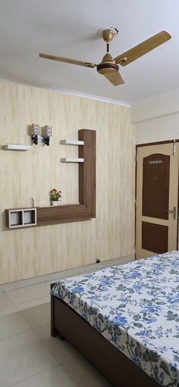 Room in 3 BHK Apartment at Mona Greens, Ghazipur – for Rent
