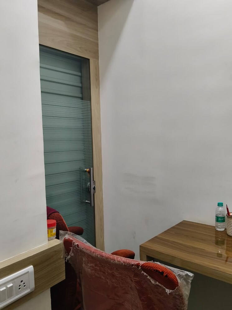 Balcony, malad east Commercial Office Space 100 Sq.Ft. In Malad East Mumbai 9444784