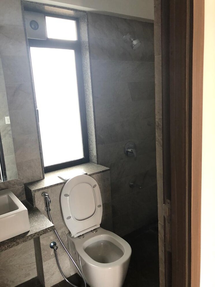 Bathroom, kalpataru-primus-residence 2 Bedroom 657 Sq.Ft. Apartment In Santacruz East Mumbai 9444825