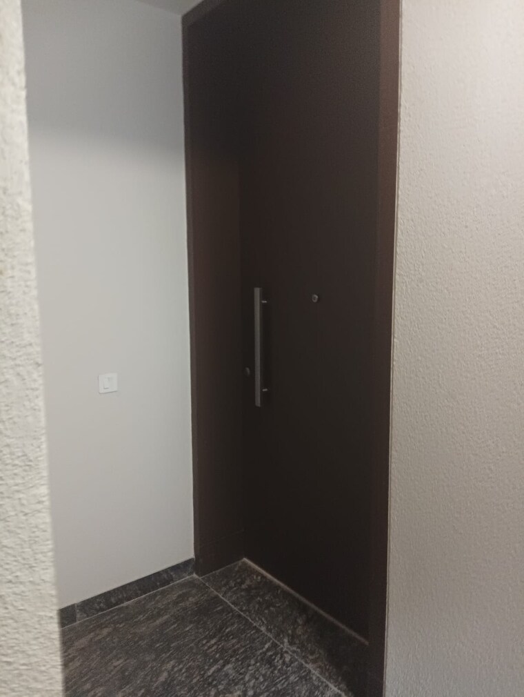 Room, defence colony 3 Bedroom 300 Sq.Yd. Builder Floor In Defence Colony Delhi 9444912