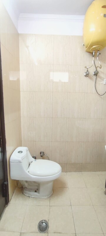 Bathroom in 2 BHK Builder Floor at Patel Nagar – for Rent