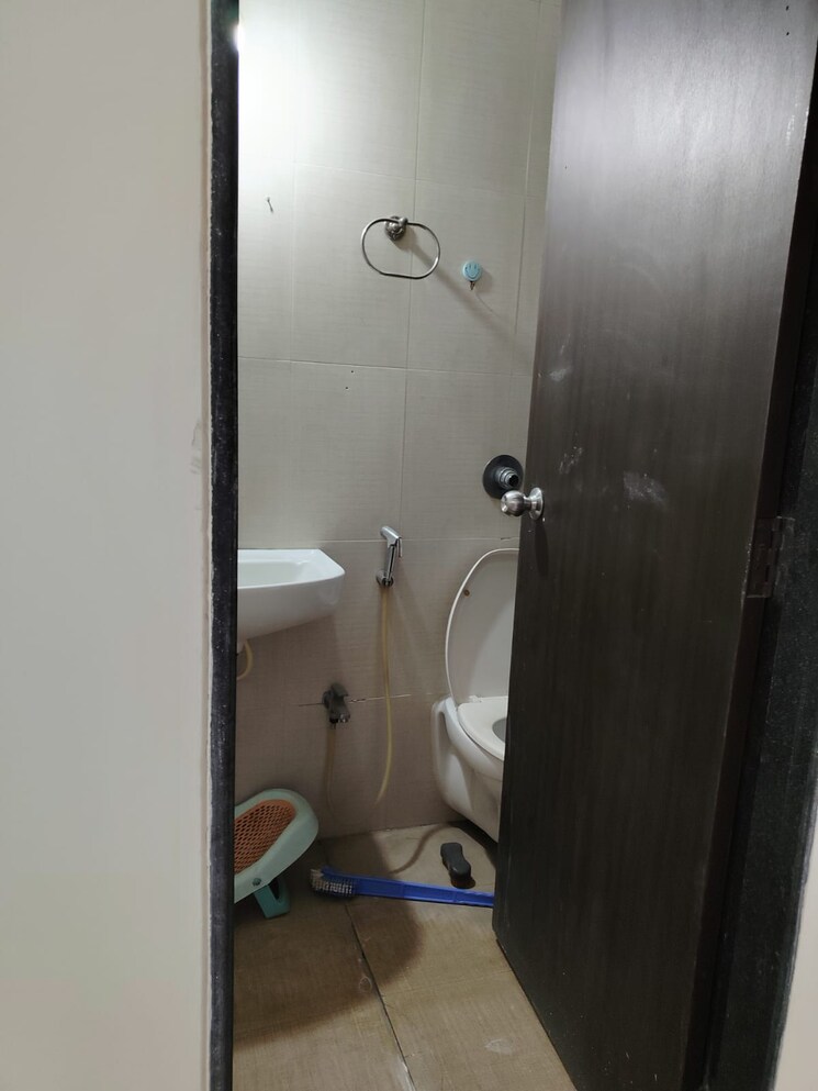 Bathroom, galaxy-carina 3 Bedroom 1450 Sq.Ft. Apartment In Kharghar Navi Mumbai 9444867