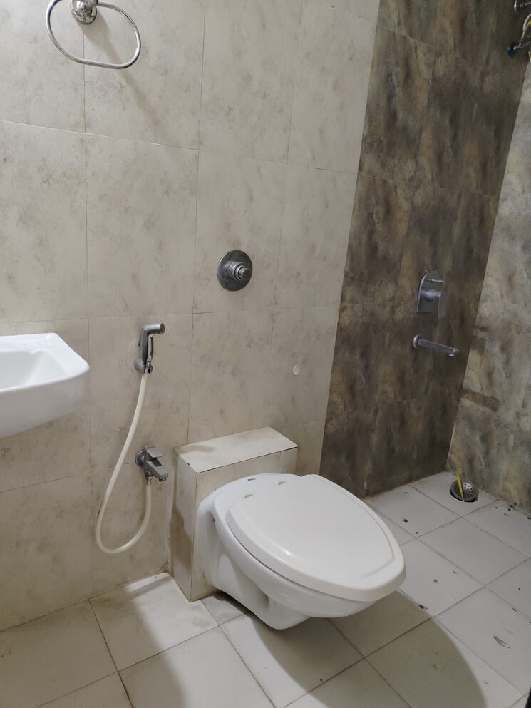 Bathroom, galaxy-carina 3 Bedroom 1450 Sq.Ft. Apartment In Kharghar Navi Mumbai 9444867