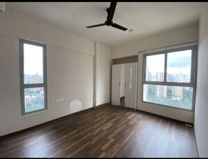 Room in 2 BHK Apartment at Piramal Vaikunth, Balkum Pada – for Rent