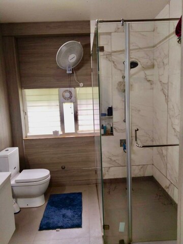 Bathroom in 6 BHK Villa at National CHS, Aundh – for Rent