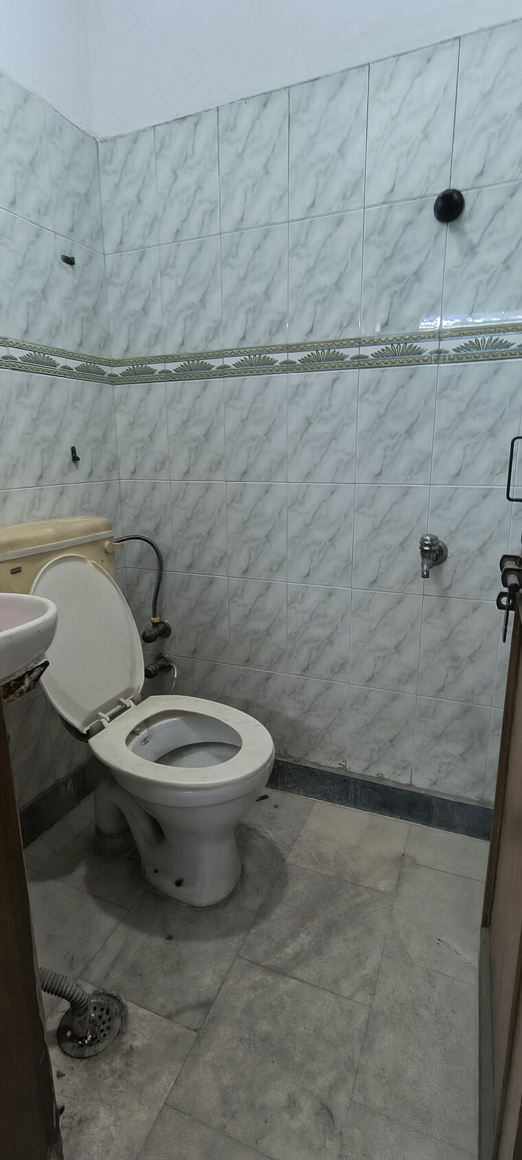 Bathroom, panchsheel vihar 2 Bedroom 630 Sq.Ft. Builder Floor In Panchsheel Vihar Delhi 9445321