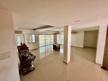 Parking in 6 BHK Villa at National CHS, Aundh – for Rent