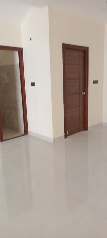 Room in 4 BHK Villa at Isnapur – for Sale