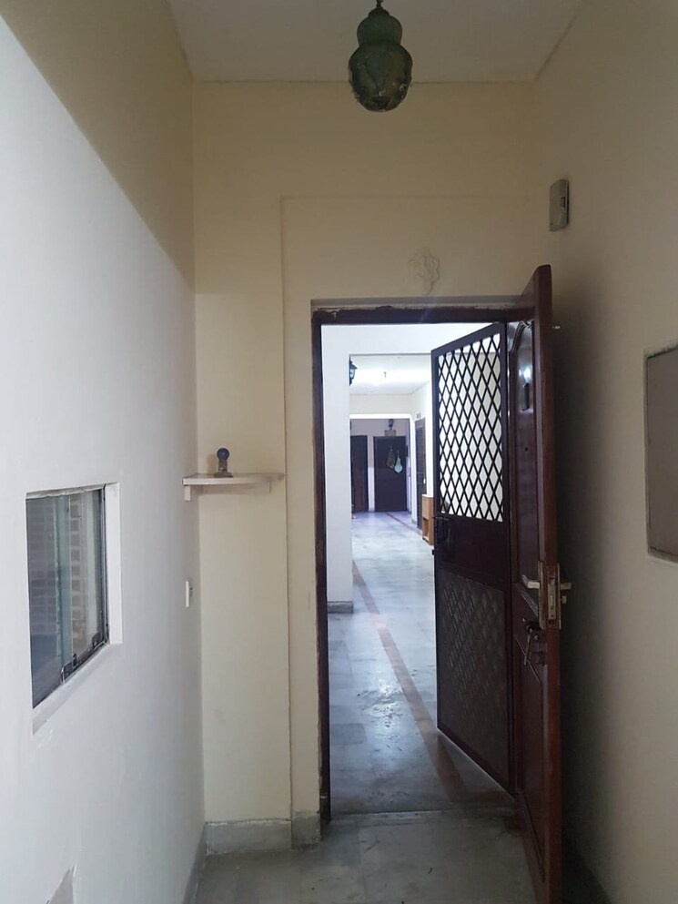 Living Room, dlf phase i 2 Bedroom 1000 Sq.Ft. Builder Floor In Dlf Phase I Gurgaon 9445069