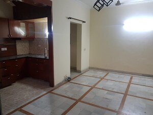 Room in 2 BHK Builder Floor at Dlf Phase I – for Rent