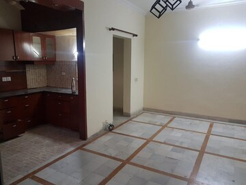 Room in 2 BHK Builder Floor at Dlf Phase I – for Rent