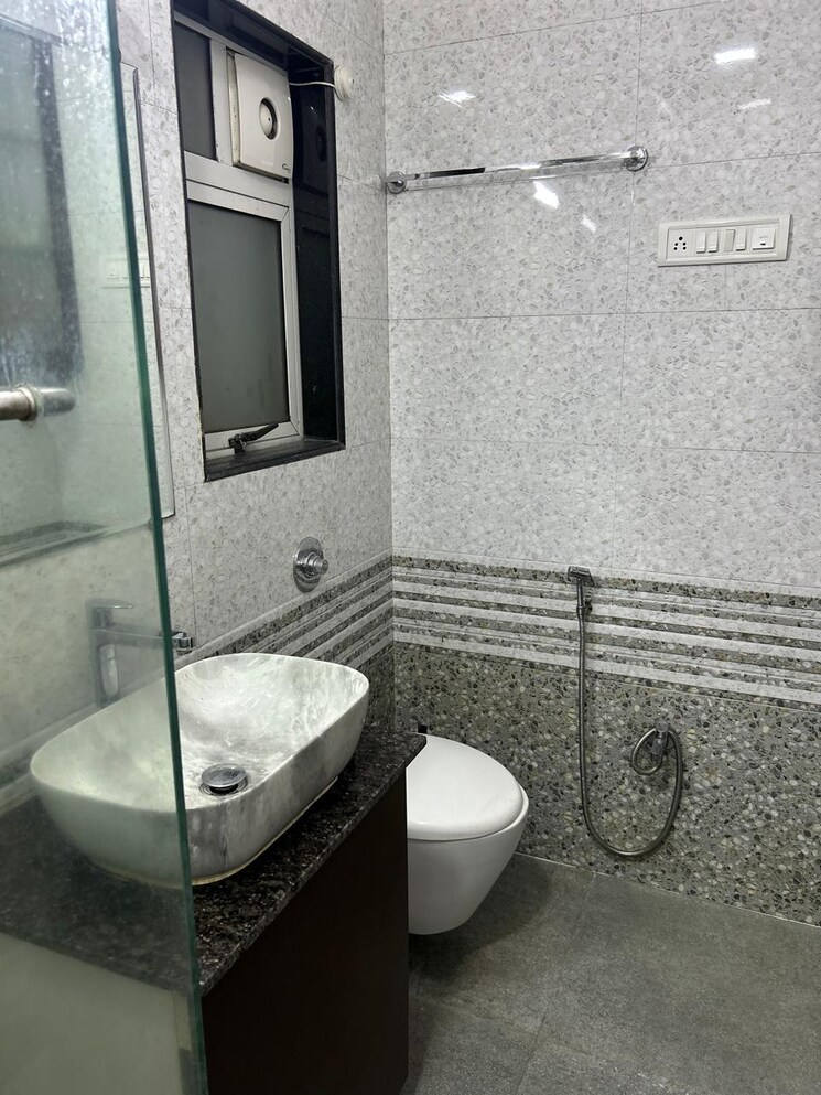 Bathroom, bredco-new-viceroy-park 3 Bedroom 1365 Sq.Ft. Apartment In Kandivali East Mumbai 9445346
