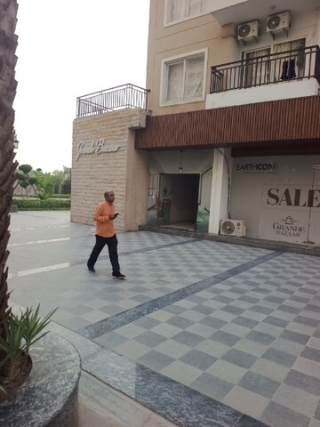  Shop – Exterior View View at Earthcon Casa Grande II, Chi V Greater Noida - for Rent