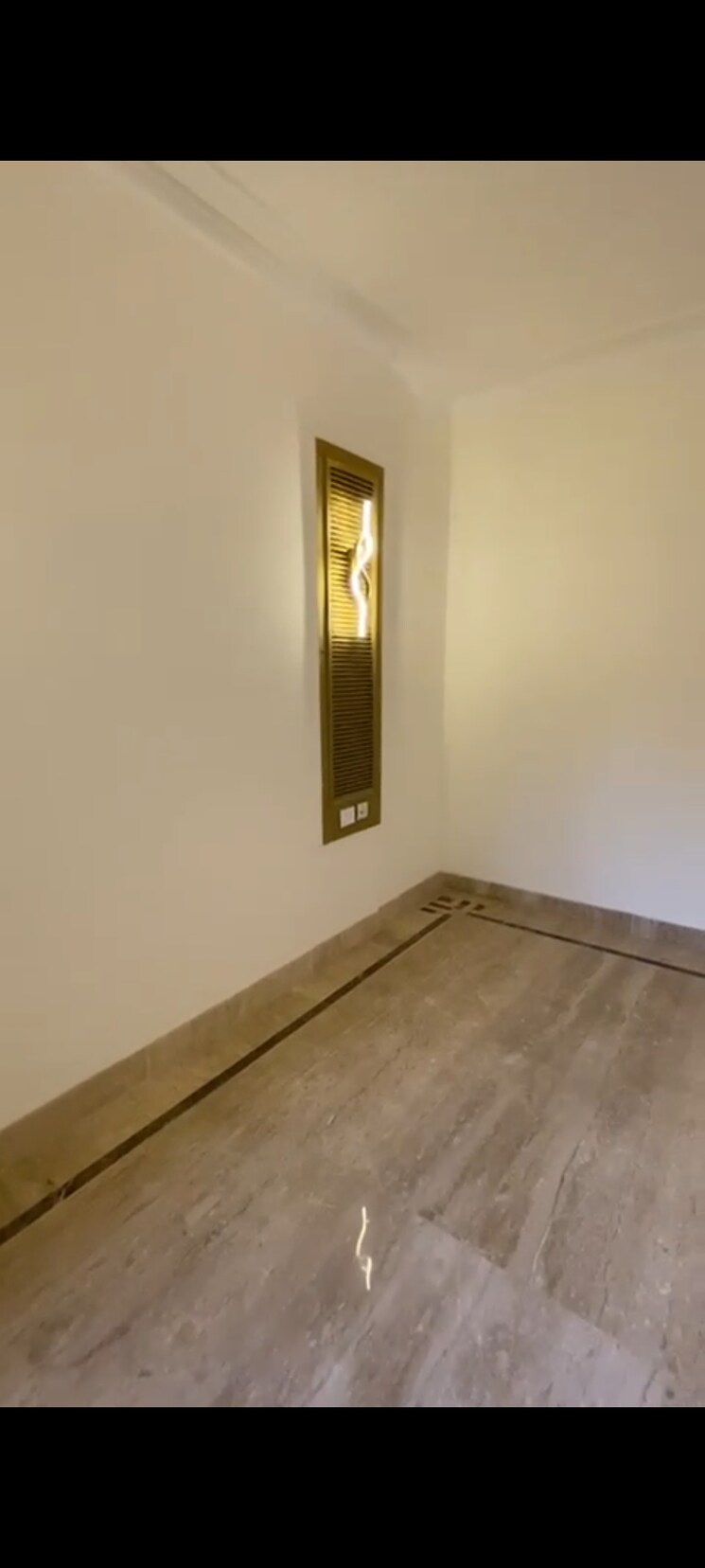 Room, greater kailash ii 4 Bedroom 471 Sq.Yd. Builder Floor In Greater Kailash ii Delhi 9445637