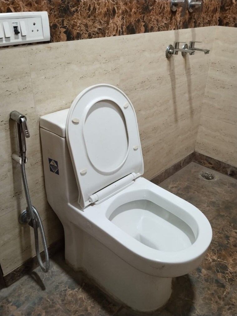 Bathroom, malviya nagar 2 Bedroom 1000 Sq.Ft. Apartment In Malviya Nagar Delhi 9445602