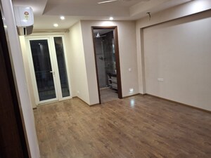 Room in 4 BHK Apartment at Greater Kailash ii – for Rent