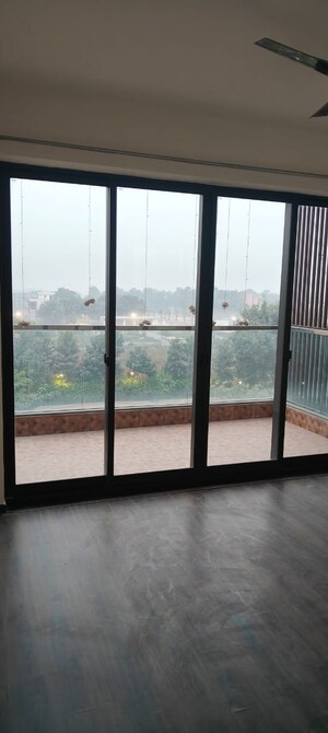Room in 4 BHK Apartment at BPTP Terra, Sector 37d – for Sale