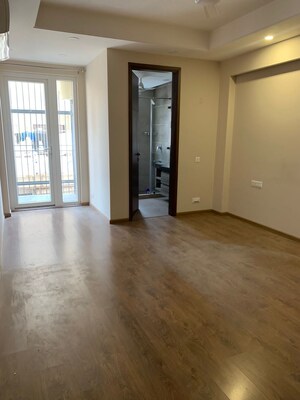 Room in 4 BHK Apartment at Greater Kailash ii – for Sale