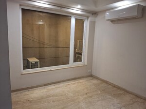 Room in 4 BHK Apartment at Greater Kailash ii – for Sale
