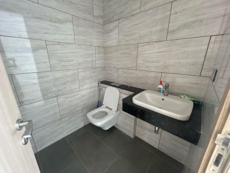 Bathroom, rustomjee-crown 4 Bedroom 2200 Sq.Ft. Apartment In Prabhadevi Mumbai 9445875