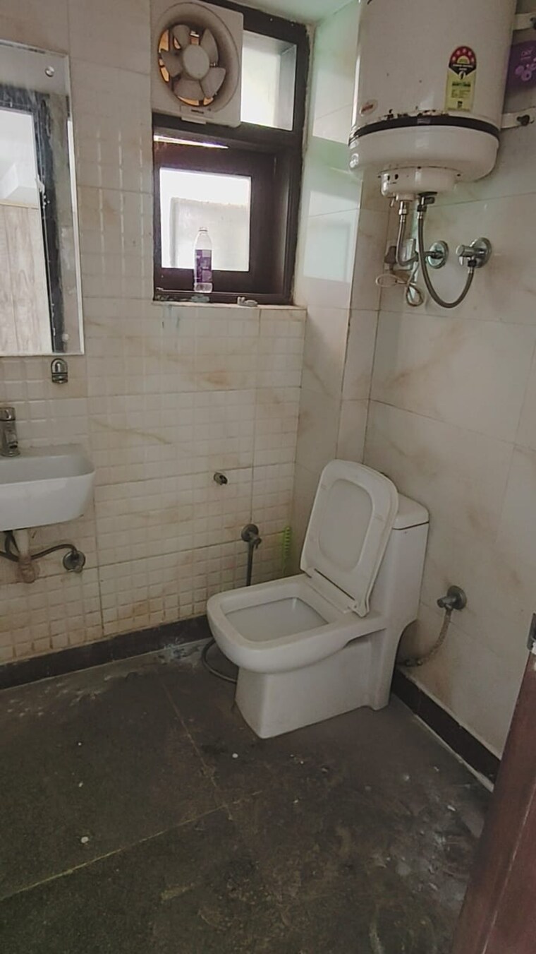 Bathroom, malviya nagar 1 Bedroom 500 Sq.Ft. Apartment In Malviya Nagar Delhi 9445968