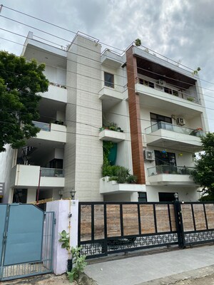 3 BHK Builder Floor For Sale in Sector 21a