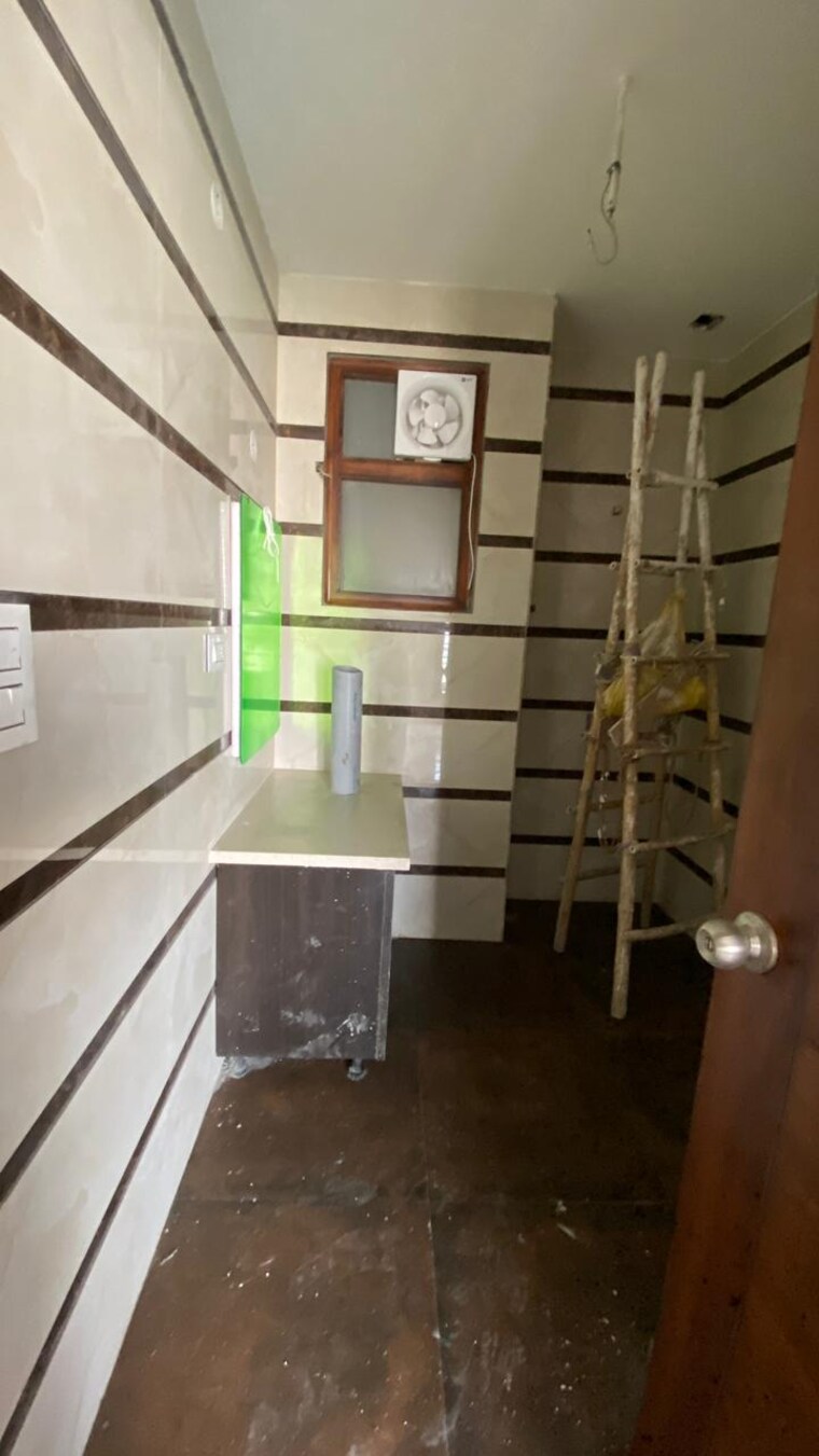 Bathroom, fidato-honour-homes 3 Bedroom 135 Sq.Yd. Apartment In Sector 89 Faridabad 9446214