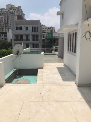 Balcony in 2 BHK Builder Floor at DLF City Phase IV, Dlf Phase iv – for Rent