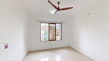Room in 2 BHK Apartment at Avant Hillway, Goregaon East – for Rent