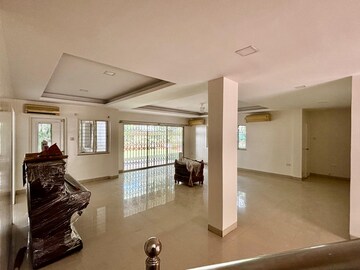 Living Room in 5 BHK Apartment at National CHS, Aundh – for Rent