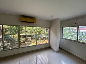 Room in 5 BHK Apartment at National CHS, Aundh – for Rent
