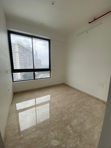 Room in 4 BHK Apartment at Bhoomi Simana, Parel – for Sale