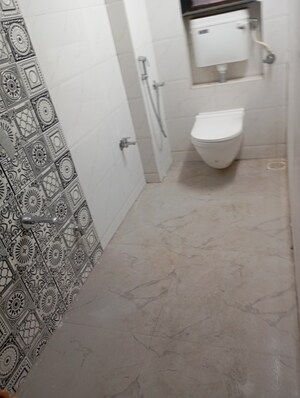 Bathroom in 1.5 BHK Apartment at Andheri East – for Sale