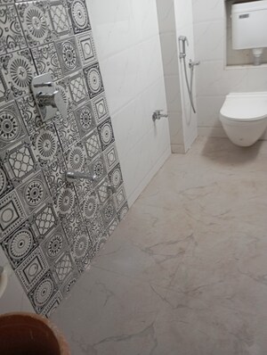 Bathroom in 1.5 BHK Apartment at Andheri East – for Sale