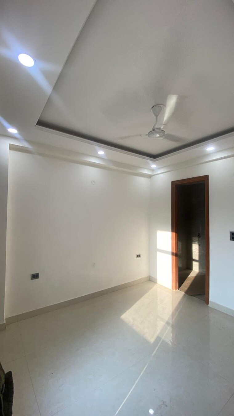 Room, puri-kohinoor 3 Bedroom 160 Sq.Yd. Apartment In Sector 89 Faridabad 9446551