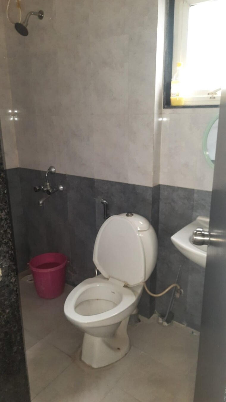 Bathroom, vihana-mitribute-homes 3 Bedroom 1300 Sq.Ft. Apartment In Mundhwa Pune 9446716