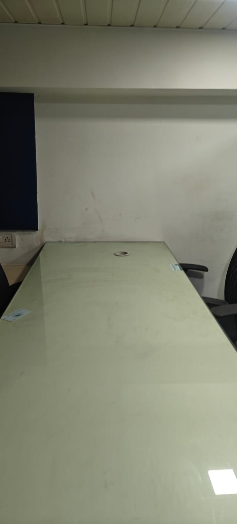 Room, om-heera-panna-mall Commercial Office Space 150 Sq.Ft. In Andheri West Mumbai 9447079