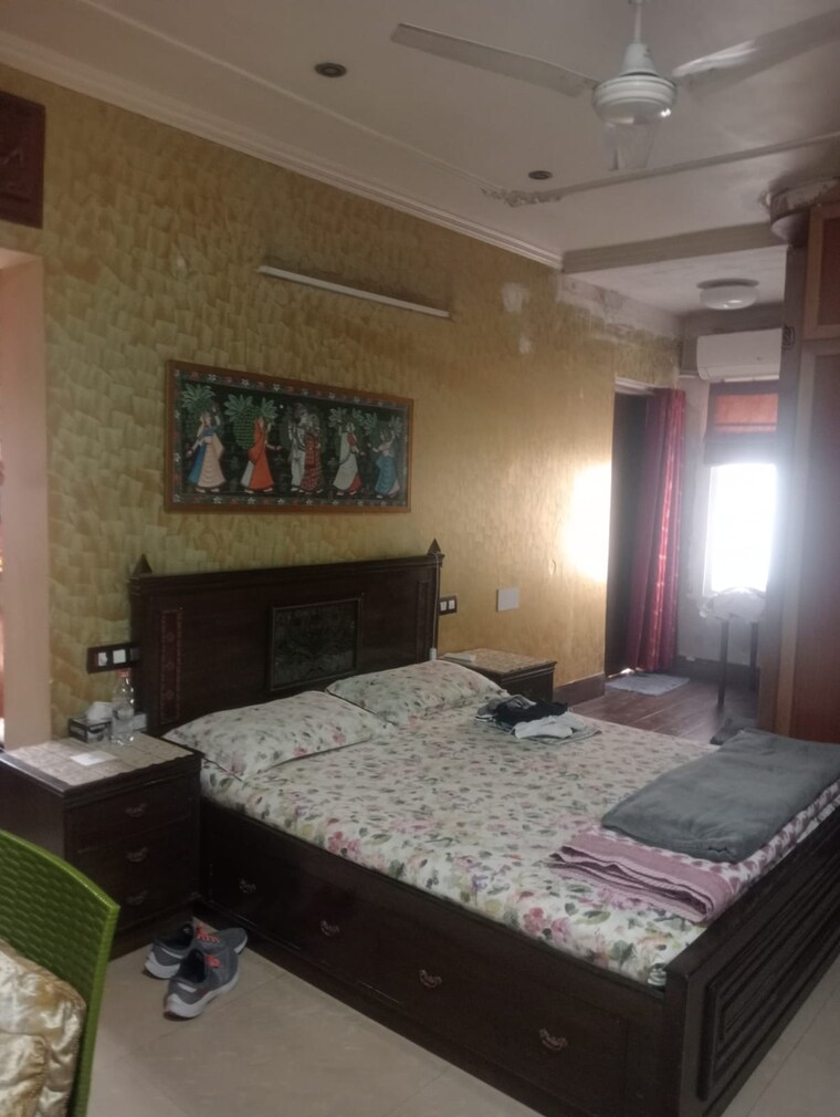 Bedroom, sarita vihar 3 Bedroom 1650 Sq.Ft. Apartment In Sarita Vihar Delhi 9447090