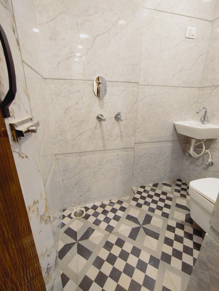 Bathroom, uttam nagar 2 Bedroom 600 Sq.Ft. Builder Floor In Uttam Nagar Delhi 9447214