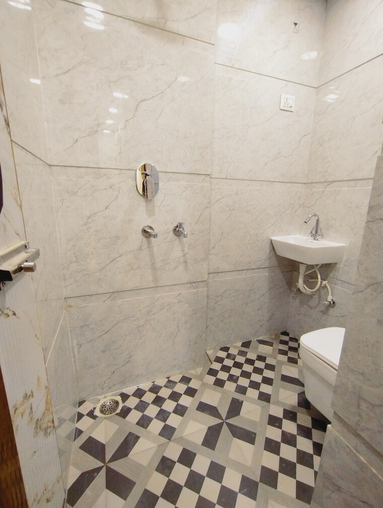 Bathroom, uttam nagar 2 Bedroom 600 Sq.Ft. Builder Floor In Uttam Nagar Delhi 9447214