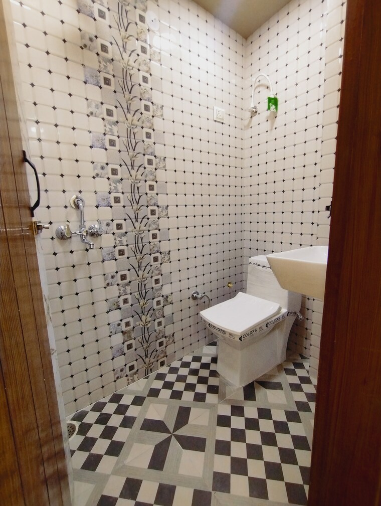 Bathroom, uttam nagar 2 Bedroom 600 Sq.Ft. Builder Floor In Uttam Nagar Delhi 9447214