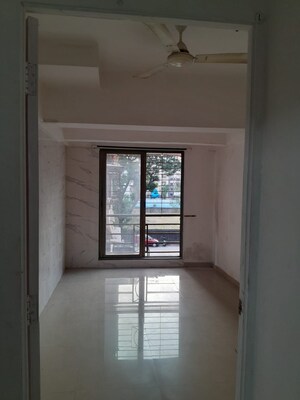 Room in 1 BHK Apartment at Kandivali West – for Sale