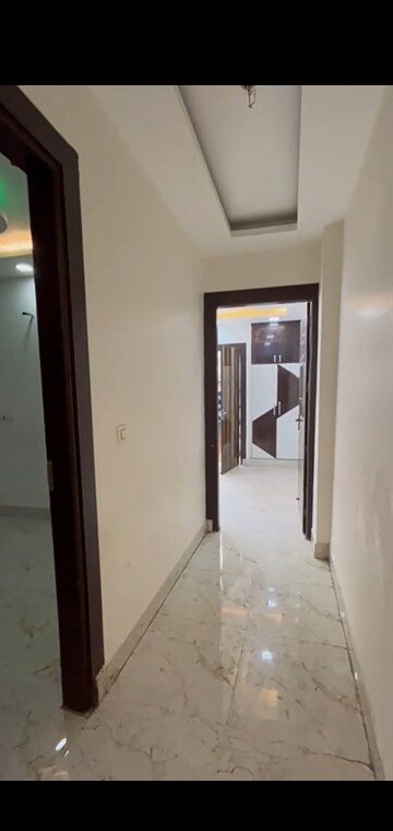 Building Lobby in 3 BHK Builder Floor at Mahavir Enclave 1 – for Sale