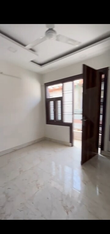 Room in 3 BHK Builder Floor at Mahavir Enclave 1 – for Sale