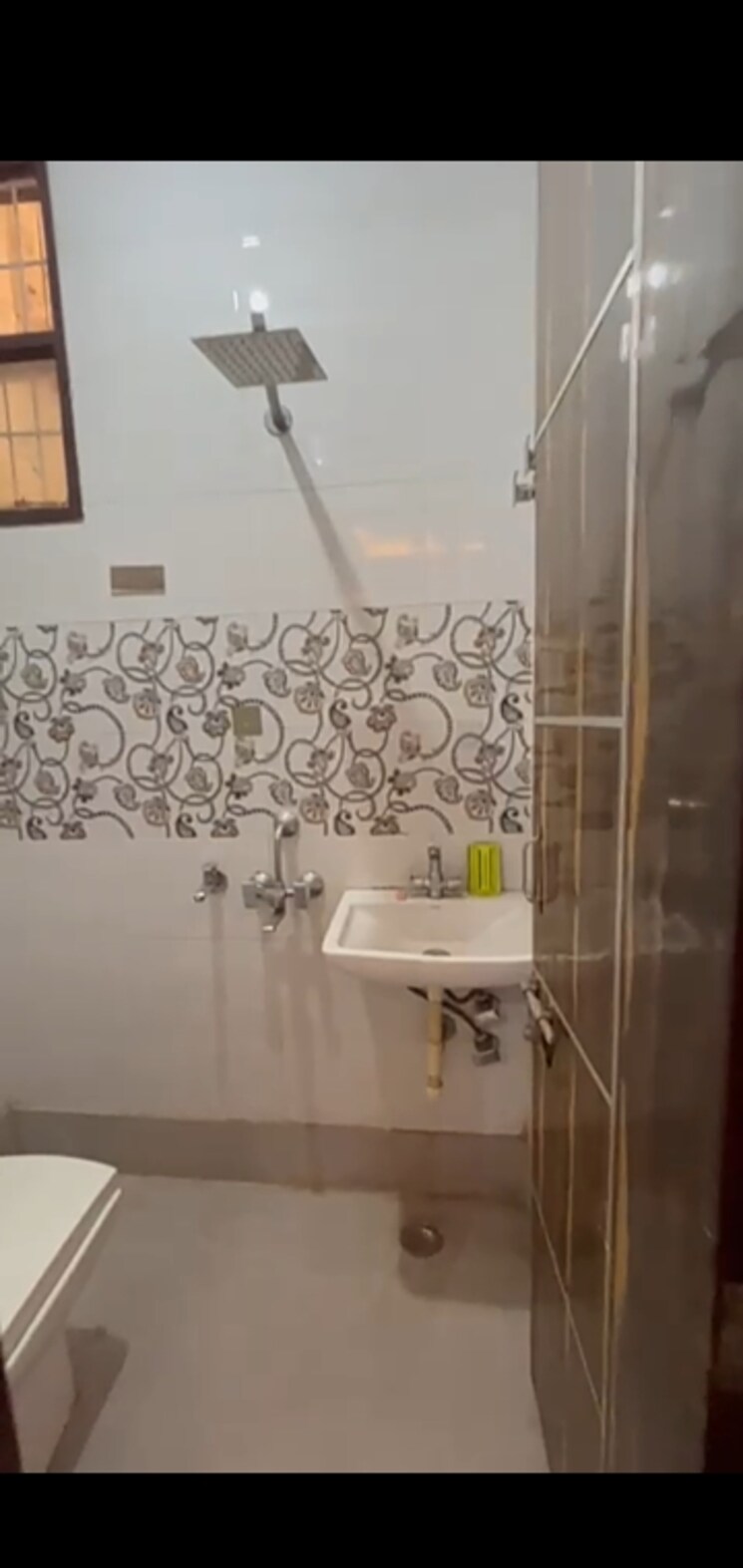Bathroom, mahavir enclave 1 3 Bedroom 900 Sq.Ft. Builder Floor In Mahavir Enclave 1 Delhi 9447384