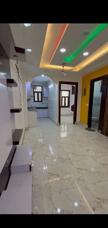 Building Lobby in 3 BHK Builder Floor at Mahavir Enclave 1 – for Sale