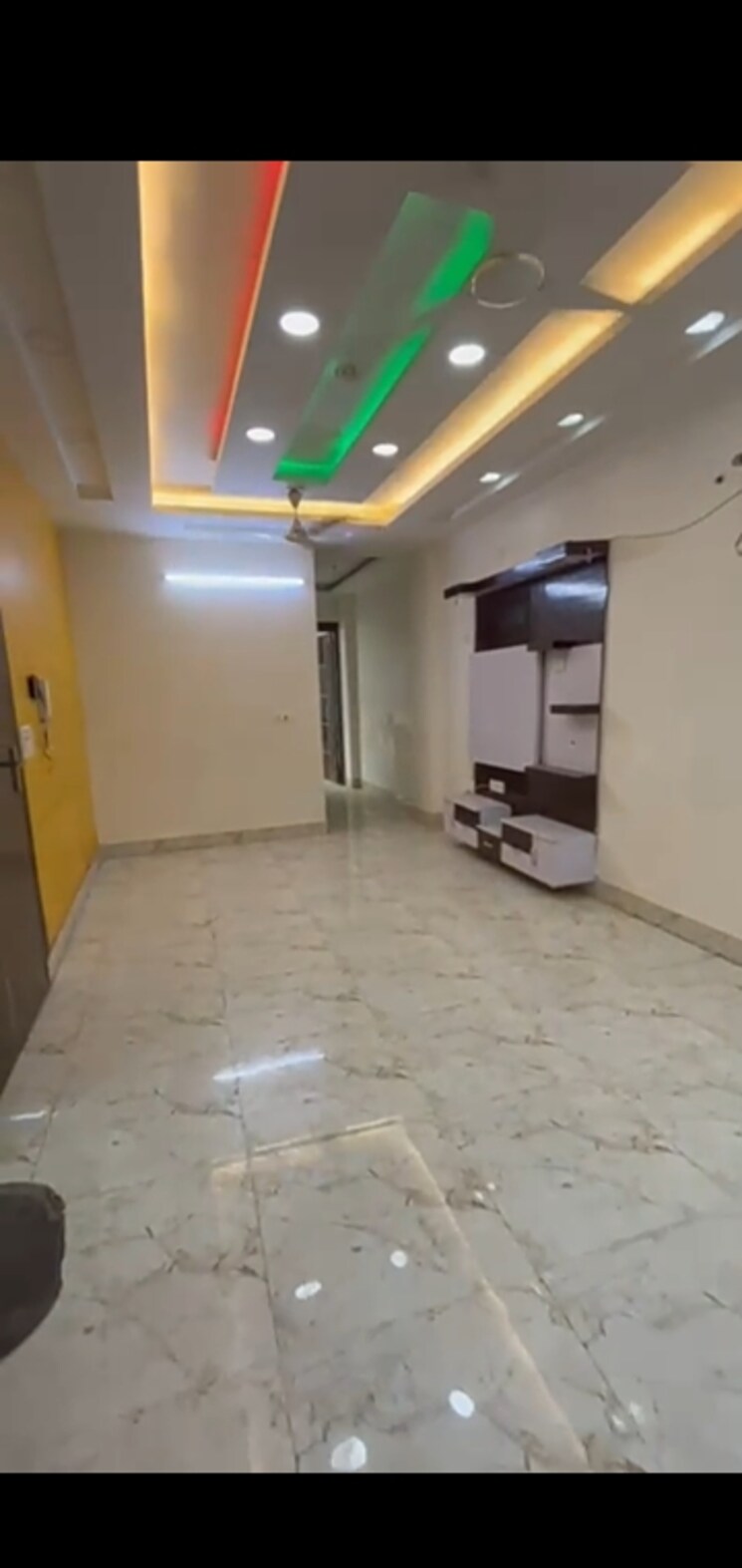  Parking, mahavir enclave 1 3 Bedroom 900 Sq.Ft. Builder Floor In Mahavir Enclave 1 Delhi 9447384