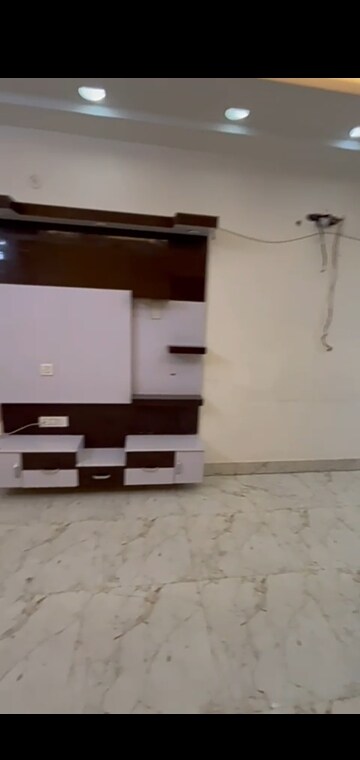 Furnished Amenities in 3 BHK Builder Floor at Mahavir Enclave 1 – for Sale