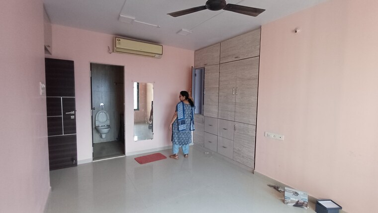 Master Bedroom, dosti-vihar 2.5 Bedroom 850 Sq.Ft. Apartment In Samata Nagar Thane 9447424
