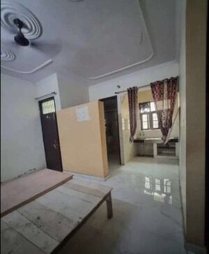 Room in 1 BHK Builder Floor at Lalbagh – for Rent